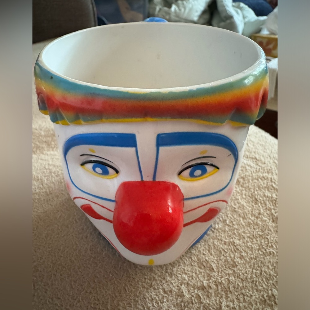 Vintage Ringling Bros and Barnum & Bailey souvenir cup. In great shape.